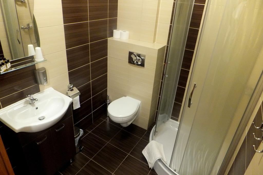 Hotel Stara Gorzelnia Licheń Chambre photo