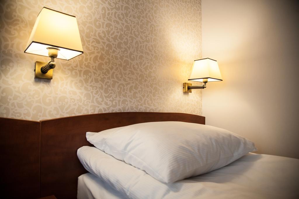 Hotel Stara Gorzelnia Licheń Chambre photo