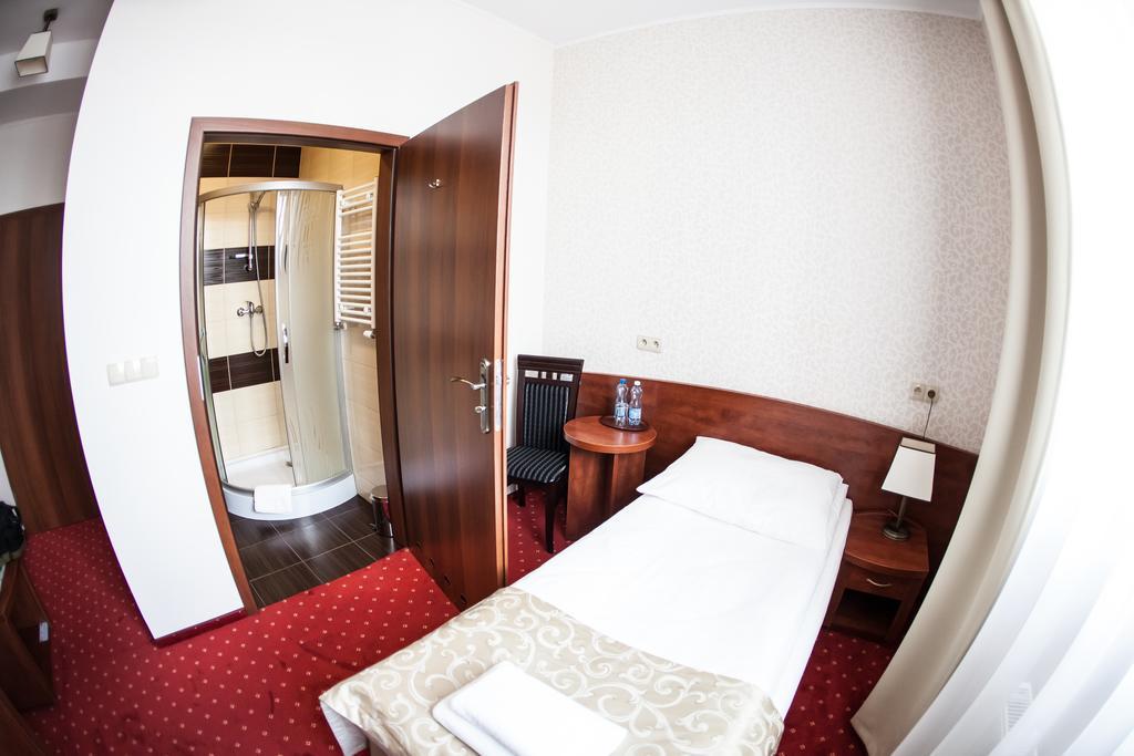 Hotel Stara Gorzelnia Licheń Chambre photo